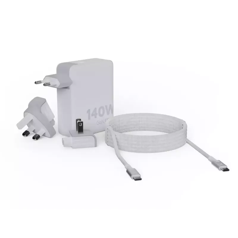Kaasaskantav 140 W GaN reisilaadija Xtorm XVC2140, 3× USB-C PD porti ja 2 m USB-C kaabel, valge