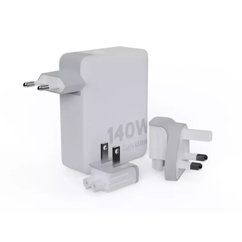 Kaasaskantav 140 W GaN reisilaadija Xtorm XVC2140, 3× USB-C PD porti ja 2 m USB-C kaabel, valge