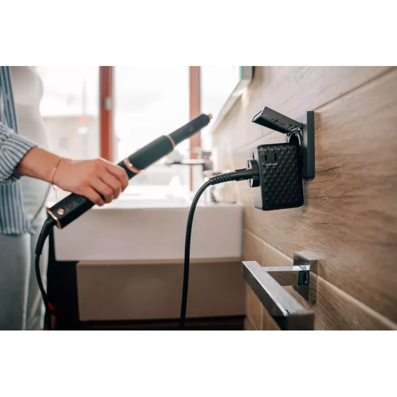 Verbatim Charge 'n' Travel 170W universaalne reisiadapter must