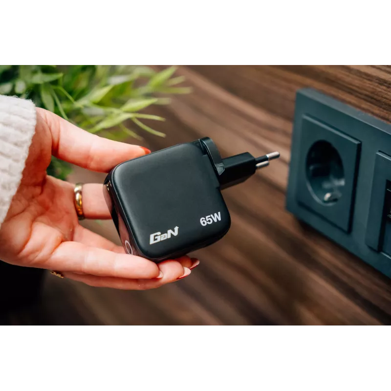 Verbatim Mini GaN laadija 65W ekraaniga, sisetingimustesse, AC, 20 V, must