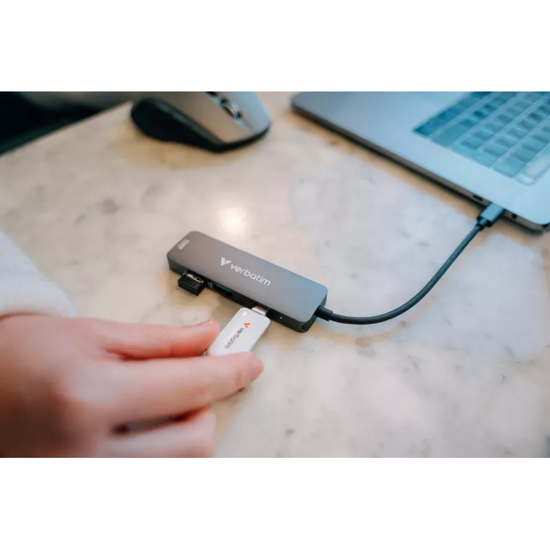 Verbatim USB-C Essentials Multijaotur, 4 porti: HDMI, USB-C PD, USB-A 3.2 Gen 1, USB-A