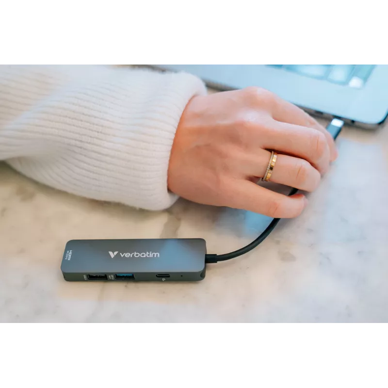Verbatim USB-C Essentials Multijaotur, 4 porti: HDMI, USB-C PD, USB-A 3.2 Gen 1, USB-A