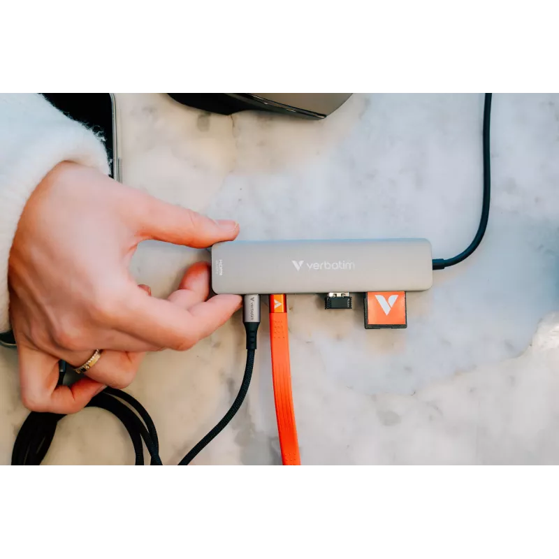 Verbatim USB-C Essentials Multiport Hub 7 porti: HDMI, USB-C, USB-C 3.2 Gen 1, 2 x USB-A 3.2 Gen 1, SD ja microSD