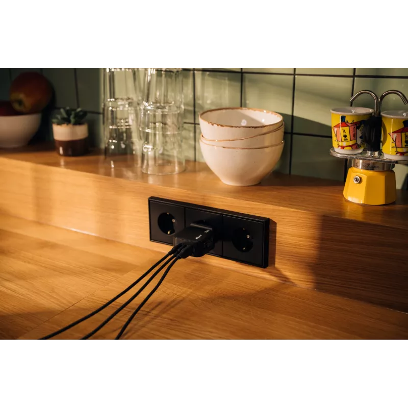 Verbatim Mini GaN Charger 70W 3 Port US plug koos EU and UK adaptors