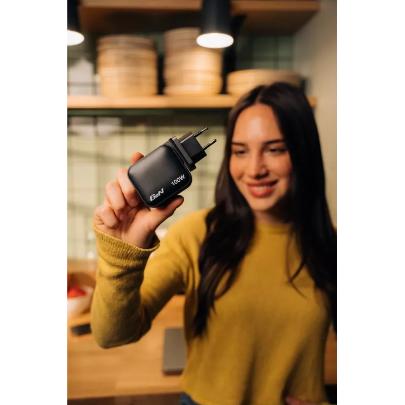 Verbatim Mini GaN laadija 100W 4 porti USA pistikuga koos EL ja UK adapteritega