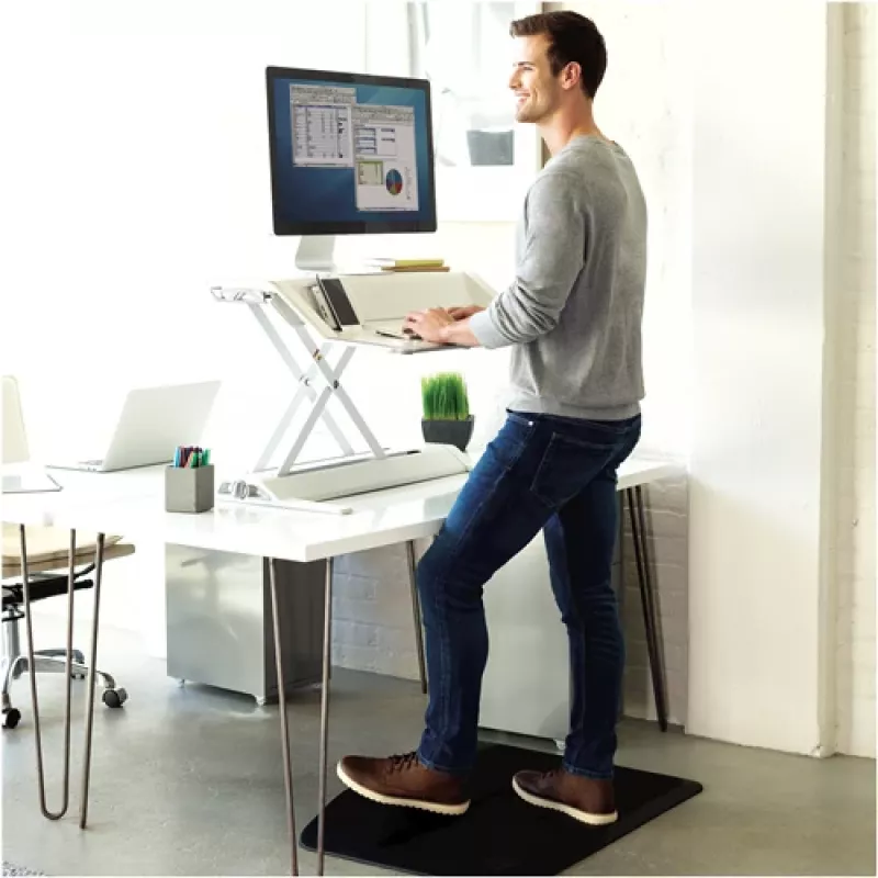 Fellowes väsimusvastane seismismatt - ActiveFusion ergonoomiline istu-seisa lauamatt kasutamiseks töö- või kodukeskkonnas - K8,9 x L95,5 x S61cm - Must