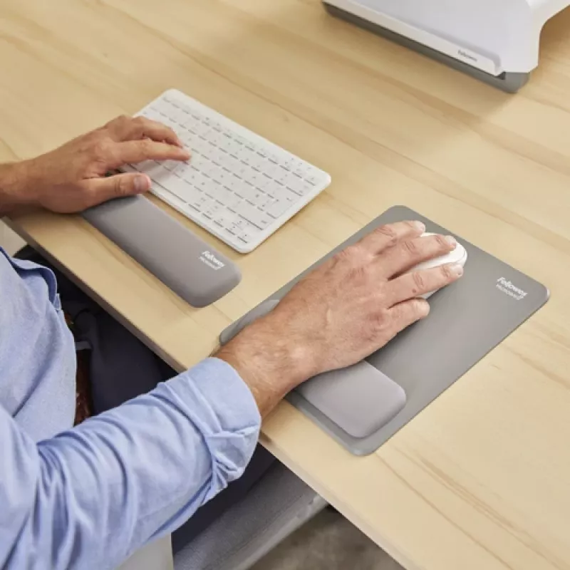 Fellowes klaviatuuri randmetugi Breyta Compact klaviatuuri randmetugi antibakteriaalse kaitsega ergonoomiline randmetugi hall