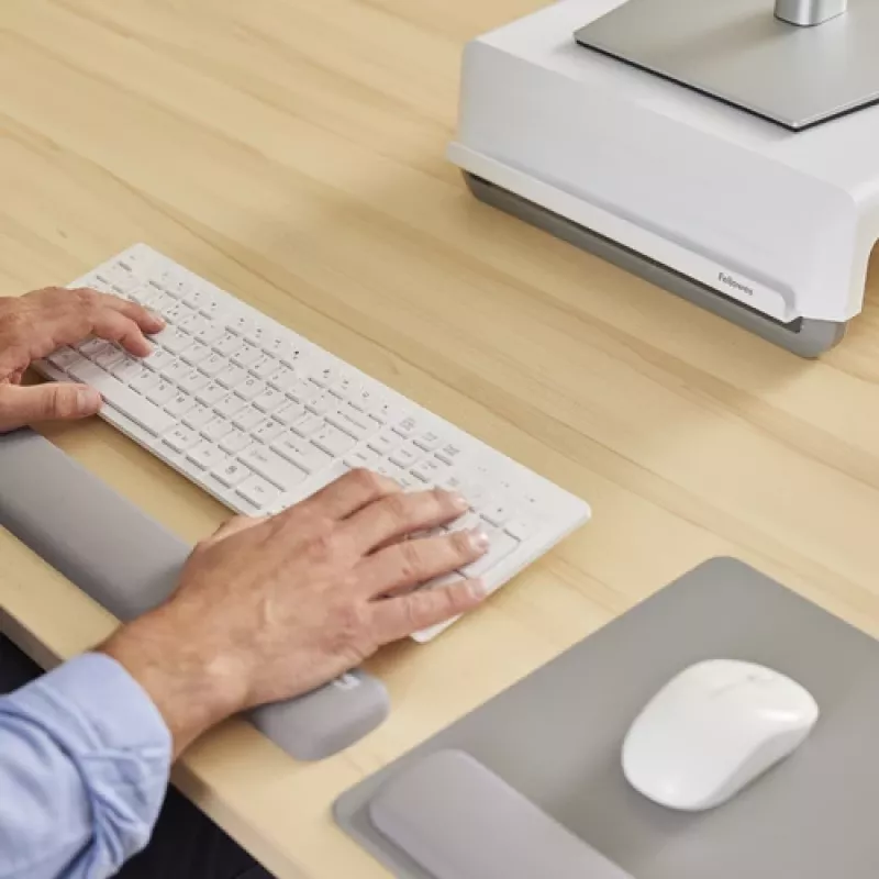 Fellowes klaviatuuri randmetugi Breyta klaviatuuri randmetugi antibakteriaalse kaitsega ergonoomiline randmetugi hall