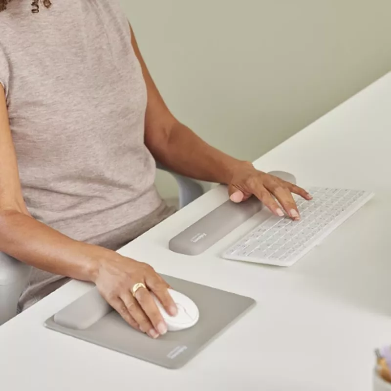 Fellowes klaviatuuri randmetugi Breyta Compact klaviatuuri randmetugi antibakteriaalse kaitsega ergonoomiline randmetugi liivavärvi