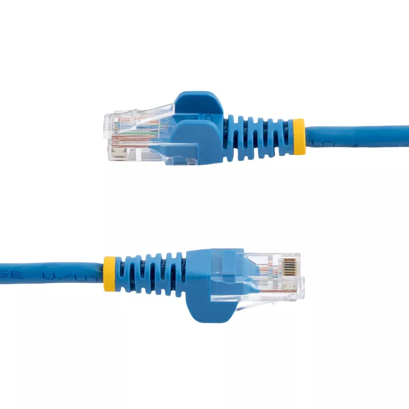 StarTech.com Cat5e Etherneti ühenduskaabel takerdumisvastaste RJ45-pistikuga - 0,5 m, sinine