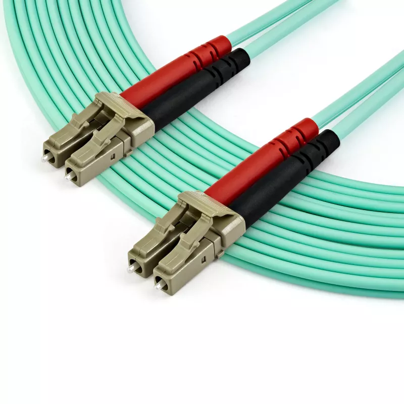 StarTech.com 7 m (22 jala) LC/UPC kuni LC/UPC OM4 mitmerežiimiline fiiberoptiline kaabel, 50/125 µm LOMMF/VCSEL tõmblukuga fiiber, 100G, madal sisestuskadu – LSZH fiiberhüppaja juhe