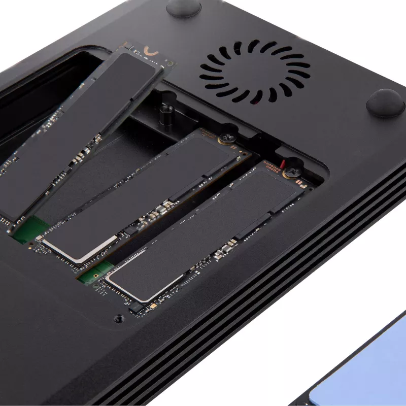 StarTech.com 4 sahtliga Thunderbolt 3 NVMe-korpus M.2 NVMe SSD-draividele, 1x DisplayPort-video / 2x TB3 allavoolu porti, 40 Gbit/s, 72 W toiteplokk, väline kõvakettakorpus