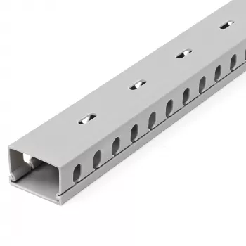StarTech.com Avatud piluga kaablihaldustrenn koos kattega, 1-1/2 tolli (38 mm) L x 1 toll (25 mm) K – 6,5 jala (2 m) pikkus – 1/4 tolli (8 mm) pilud, PVC võrgukaabli peitja/seina juhtmekanal, max 20 kaablit, UL loetletud