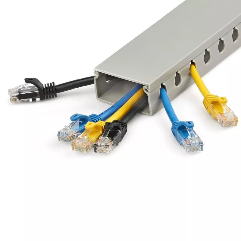 StarTech.com avatud pesaga kaablihaldustrass koos kattega, 2 tolli (50 mm) L x 1 toll (25 mm) K - 6,5 jala (2 m) pikkus - 1/4 tolli (8 mm) pesad, PVC võrgukaabli peidik / seinale kinnitatav juhtmekanal, max 25 kaablit, UL loetletud