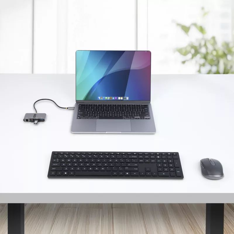 StarTech.com 3-pordiline USB-C jaotur Ethernetiga - 3x USB-A - Gigabit Ethernet - USB 3.0 5 Gbit/s - siiniga toidetav - 1 jala/30 cm pikk USB USB-C hostkaabel - GbE - kaasaskantav USB-C–USB-A jaotur