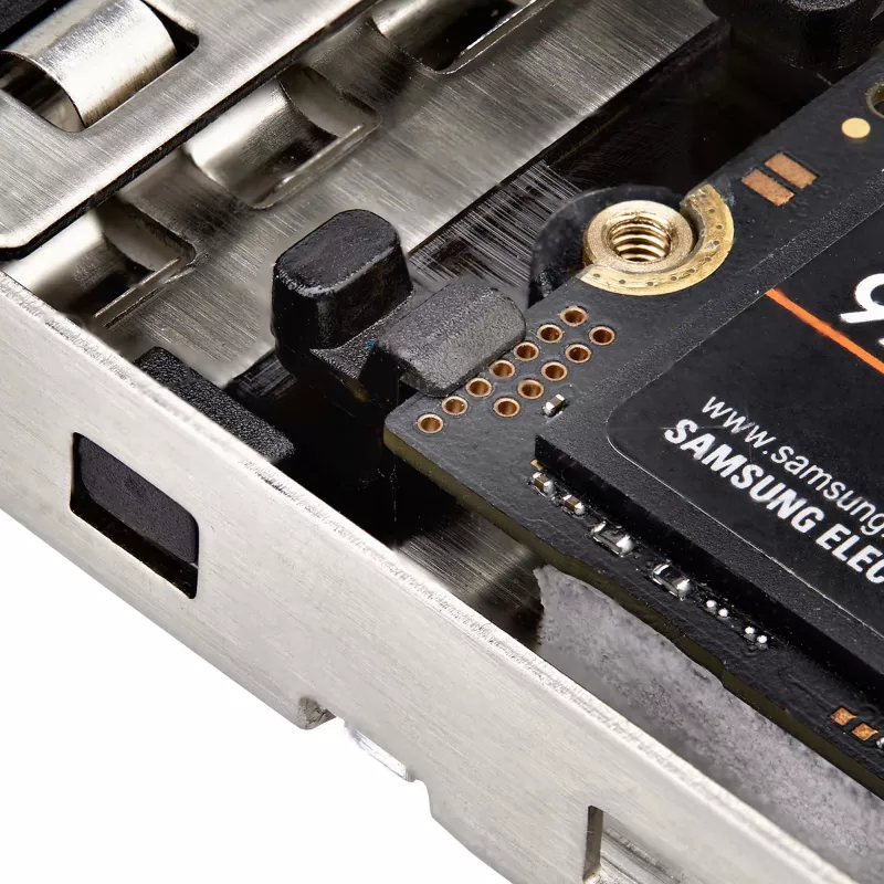 StarTech.com kahe pesaga M.2 NVMe SSD PCIe x8 eemaldatav mobiilne raam; vajalik PCIe bifurkatsioon; tööriistavaba paigaldus, PCIe taustplaat kahe kuuma vahetusega kettapesaga