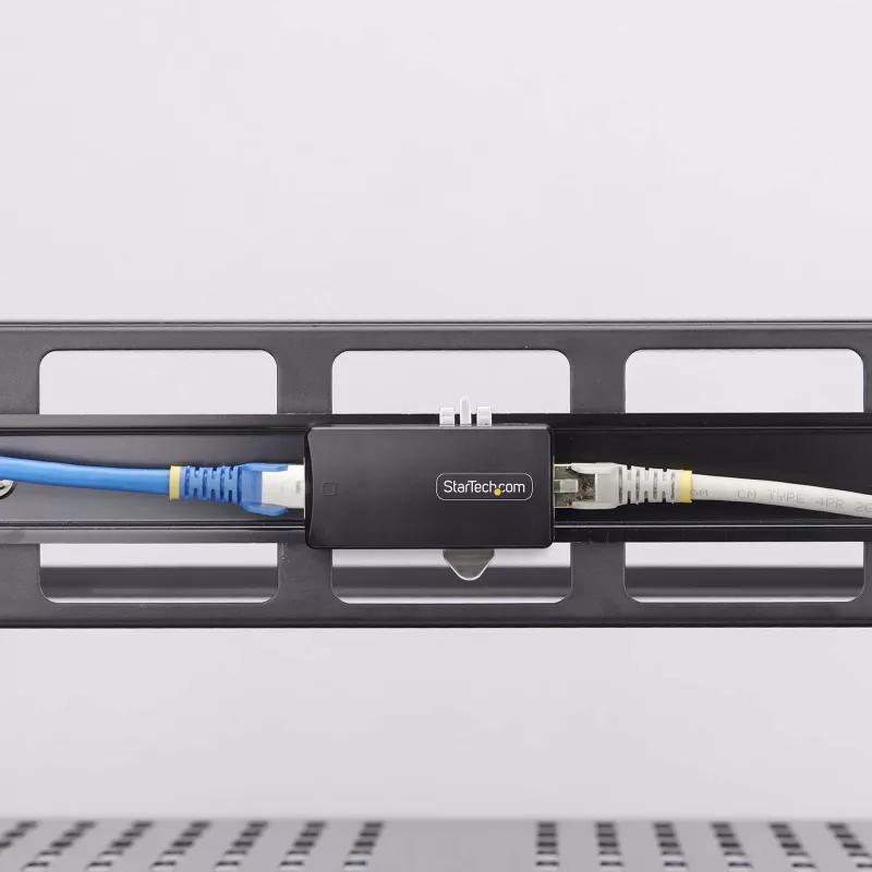 StarTech.com 1-pordine gigabitine võrguisolaator, kompaktne RJ45 Etherneti ühenduspesa 4 kV galvaanilise isolatsiooniga, IP40, DIN-liistule paigaldatav, TAA-ga kooskõlas
