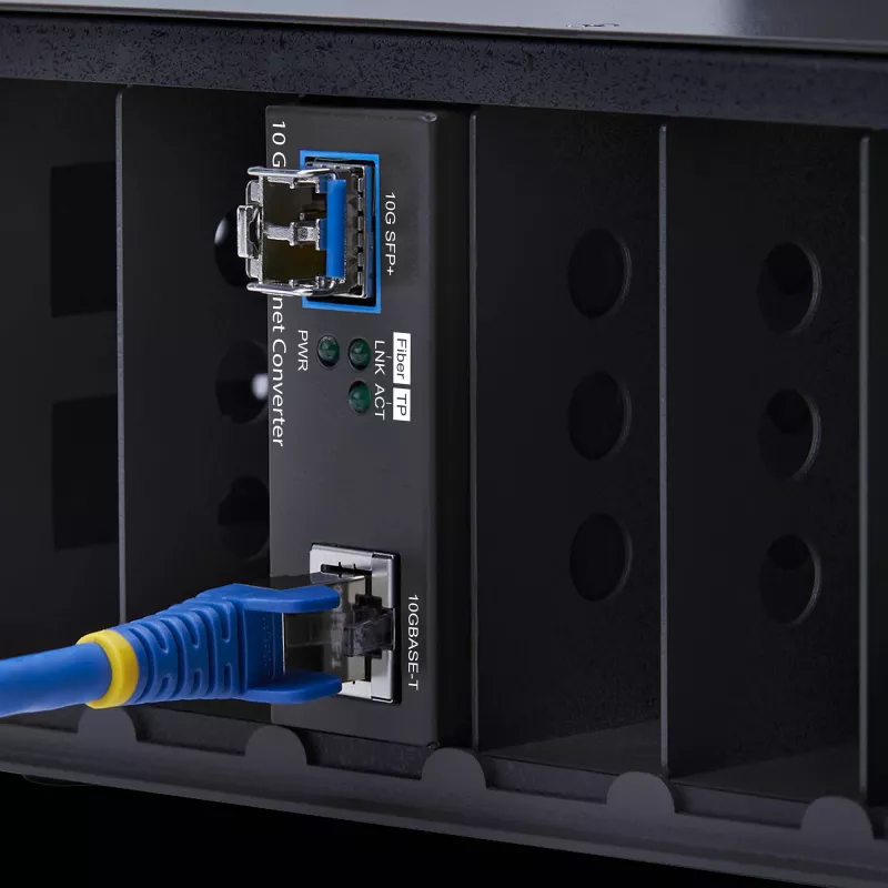 StarTech.com 10GbE SFP+ kiudmeediumimuundur, 10 Gigabit Ethernet RJ-45 to 10GBASE-X SFP+, ühemoodiline, mitmemoodiline, 16K jumbo-kaadrid, TAA-ühilduv