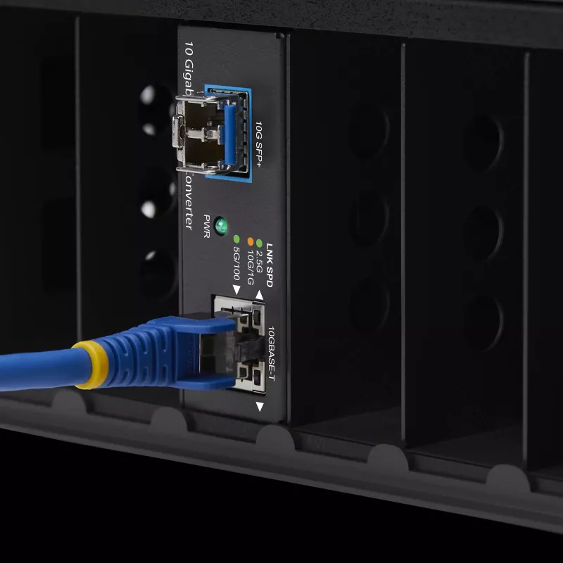 StarTech.com 10GbE Multi-Gigabit avatud SFP+ fiibermeediamuundur, 10G/5G/2.5G/1G/100M, vask kuni 10GBASE-X SFP+, ühemoodiline, mitmemoodiline, 16K hiigelkaadrid, TAA