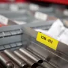 DYMO Rhino tööstuslikud vinüülsildid | 24 mm x 5,5 m | Must trükk kollasel | Isekleepuv | LabelManageri ja Rhino sildiprinteritele