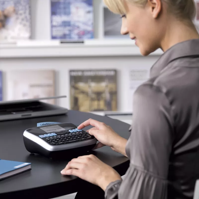 DYMO LabelManager lauasiltide valmistaja | 360D taaslaetav käeshoitav sildivalmistajaLihtne kasutadaÜhepuutega nutiklahvidQWERTY-klaviatuurSuur ekraan | Koduseks ja kontorikorralduseks