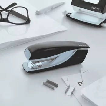 Leitz Stapler WOW 5502 Metal 30 lehte, 30 lehte, Must, P3, Metall, Plastik, 80 g/m², 4 cm