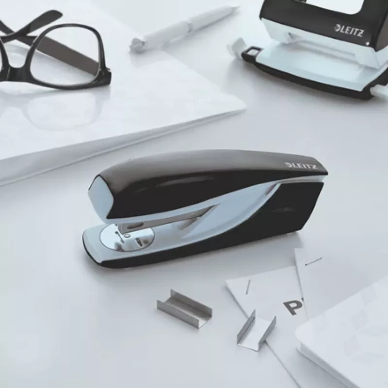 Leitz Stapler WOW 5502 Metal 30 lehte, 30 lehte, Must, P3, Metall, Plastik, 80 g/m², 4 cm