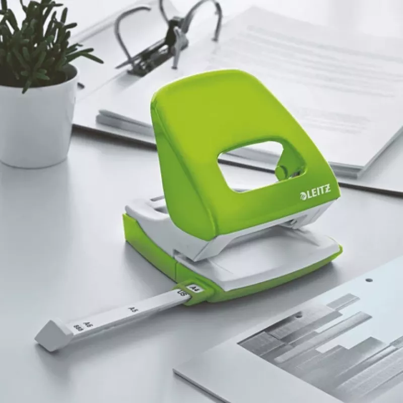 Leitz auguraud WOW 5008 metallist 2 auguga / 30 lehte, 30 lehte, roheline, metall, plastik, 8 cm, 5,5 mm, A4, A5, A6, Foolio, US-Quart, 8 x 8 x 8 cm