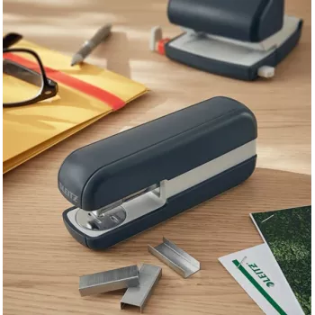 Leitz Cosy klambrilööja 30 lehte, 30 lehte, must, standardne klambrisulgus, 24/6, metall, plast, 80 g/m²