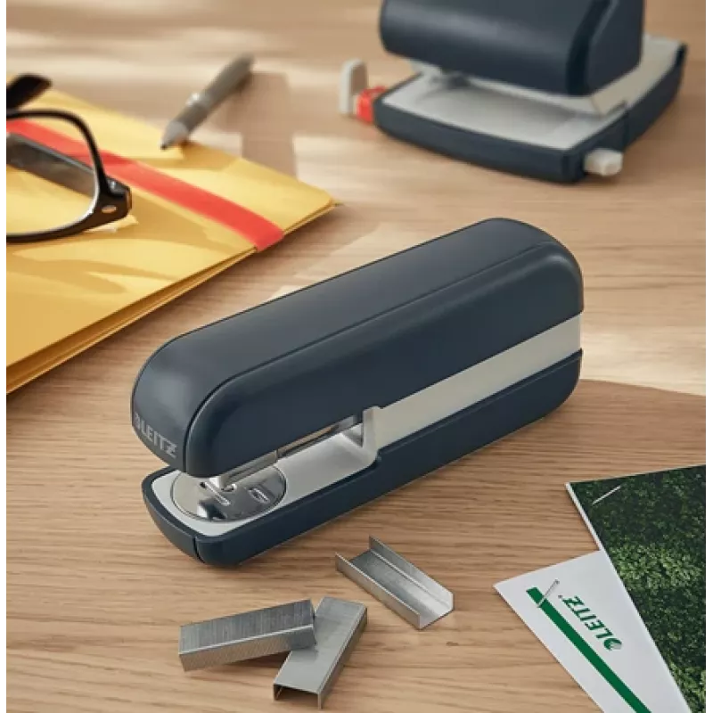 Leitz Cosy klambrilööja 30 lehte, 30 lehte, must, standardne klambrisulgus, 24/6, metall, plast, 80 g/m²