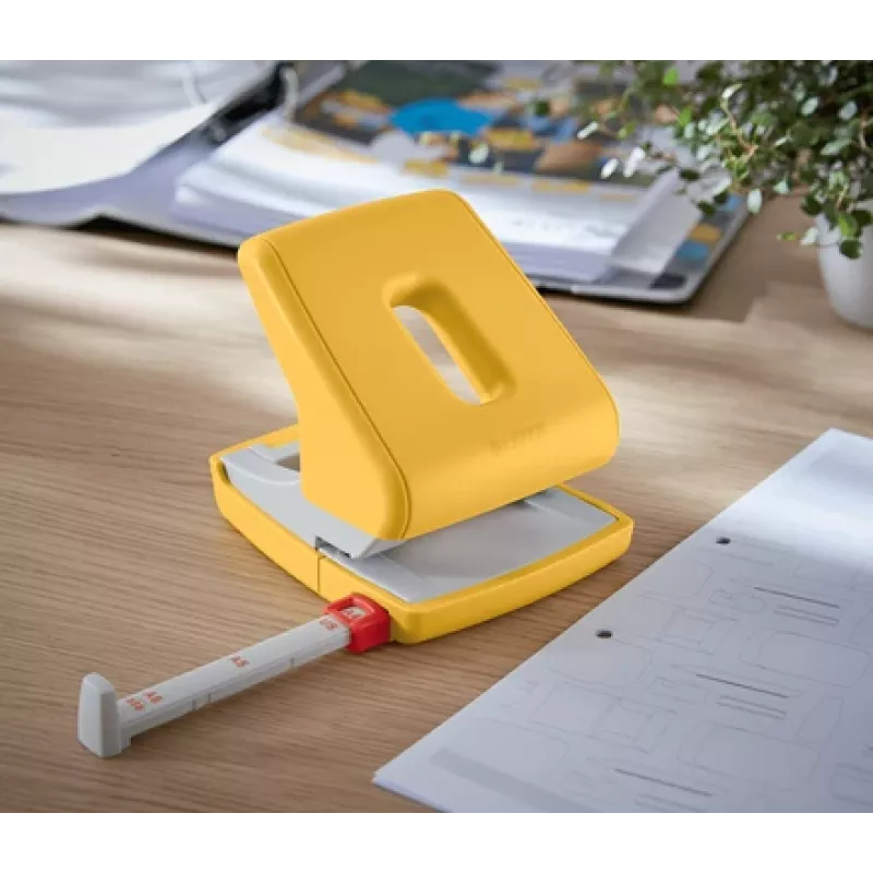 Leitz Cosy Hole Punch 2-auguline 30 lehte, 30 lehte, kollane, plastik, 8 cm, 5,5 mm, A4