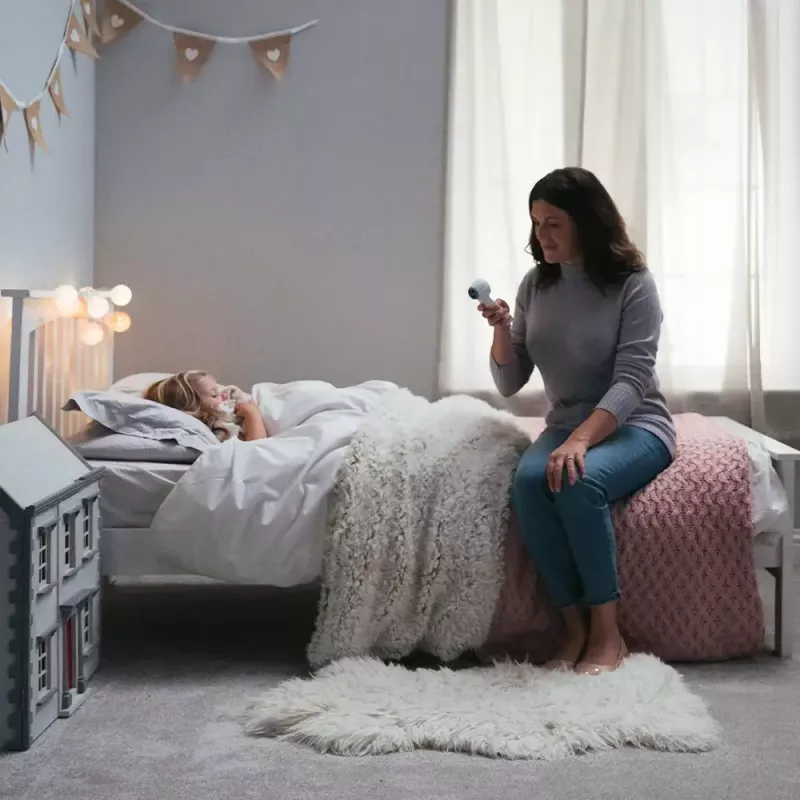 Digitaalne otsmikukraadiklaas BRAUN BNT400 — kaugtuvastus, 34–43 °C vahemik, 0,1 °C täpsus, valge