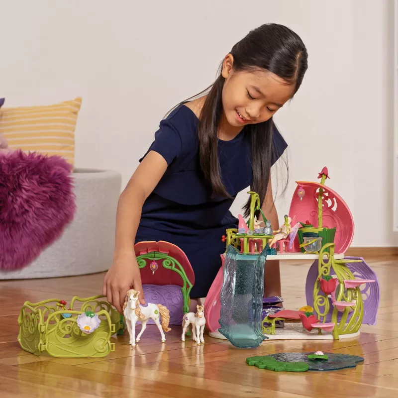 schleich BAYALA Sädelev lillemaja ükssarvikute, järve ja talliga