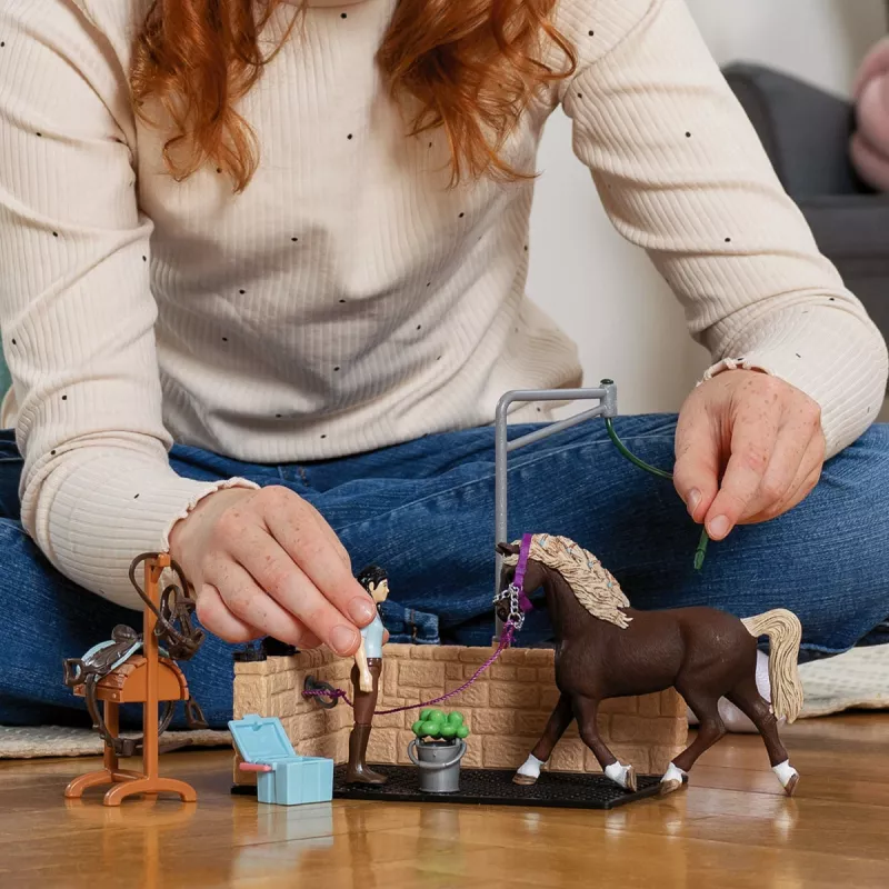 schleich HORSE CLUB Pesemisala koos Emily ja Lunaga, Loom, Hobusetall, Hobused, 5 a, Mitmevärviline, Plastik