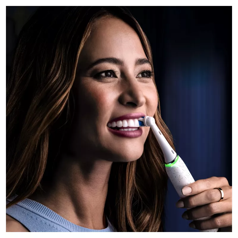 Oral-B iO Series 10 Täiskasvanute pöörlev-võnkuv hambahari Valge