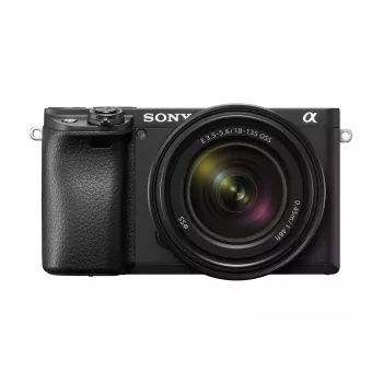 Sony α 6400 + SEL18135 MILC 24,2 MP CMOS 6000 x 4000 pikslit must