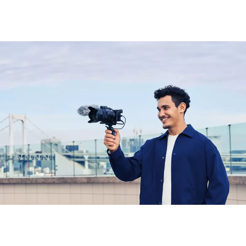 Sony α 6400 + SEL18135 MILC 24,2 MP CMOS 6000 x 4000 pikslit must