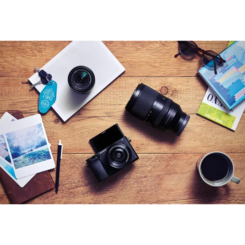 Sony α 6400 + SEL18135 MILC 24,2 MP CMOS 6000 x 4000 pikslit must