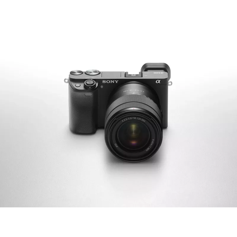 Sony α 6400 + SEL18135 MILC 24,2 MP CMOS 6000 x 4000 pikslit must