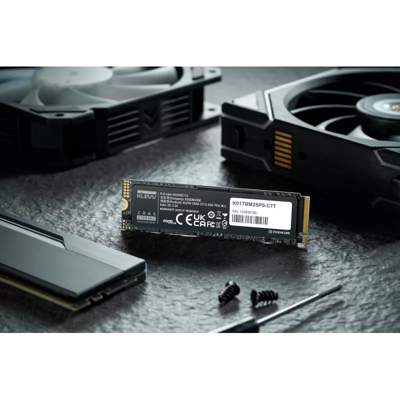 Klevv CRAS C715 512 GB M.2 PCI Express 3.0 NVMe 3D TLC NAND