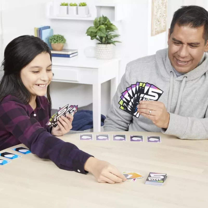Hasbro Gaming F4205 5 Alive kaardimäng kogutav