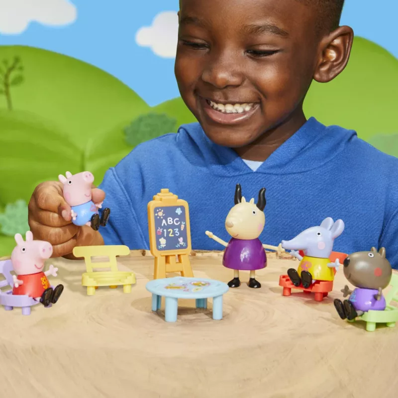 Hasbro Peppa Pig mängurühma mängukomplekt 5 figuuri ja 6 aksessuaariga, eelkooliealistele mänguasjad alates 3-aastastele tüdrukutele ja poistele