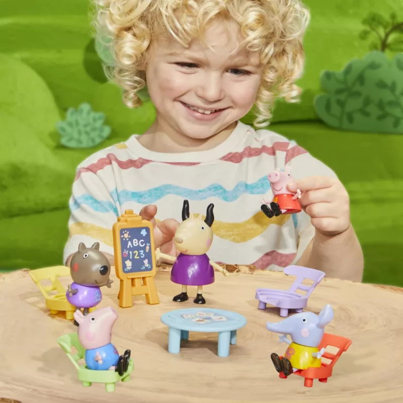 Hasbro Peppa Pig mängurühma mängukomplekt 5 figuuri ja 6 aksessuaariga, eelkooliealistele mänguasjad alates 3-aastastele tüdrukutele ja poistele