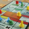 Monopoly Knockout perepidude mäng, kiirelt mängitavad lauamängud alates 8. eluaastast, 2–8 mängijale, 20 min