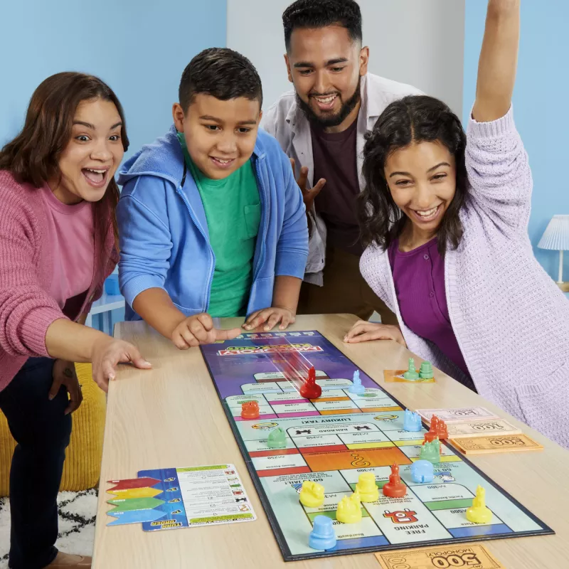 Monopoly Knockout perepidude mäng, kiirelt mängitavad lauamängud alates 8. eluaastast, 2–8 mängijale, 20 min