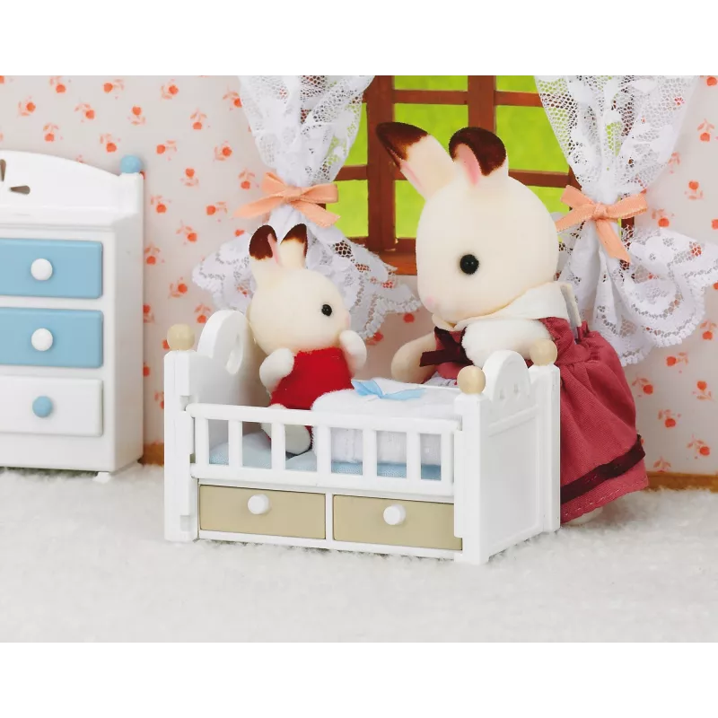 Sylvanian Families šokolaadijänese beebikomplekt (beebivoodi), 3 a, Mitmevärviline, polüstüreen, plastik