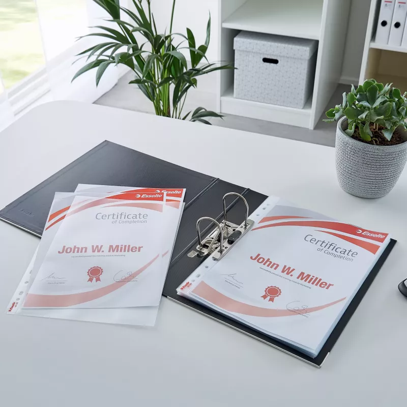 Esselte Premium tasku A4 avatud ülevalt ja vasakult, 30% tarbimiseelset taaskasutatud plasti