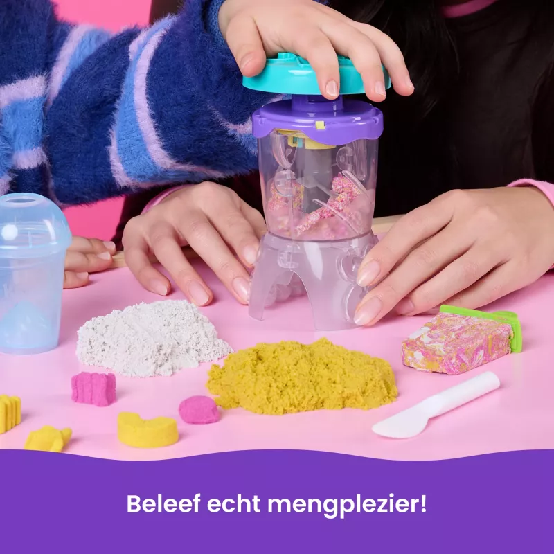 Kinetic Sand, Smoothie Mixer mängukomplekt, lihavõttekorvi täitematerjalid, sisaldab 14 untsi vormitavat mänguliiva, tööriistu ja pulgakommi vormi, mängutoit