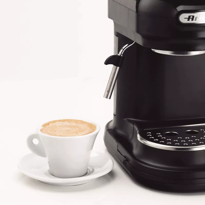 Ariete 1318 Moderna espressomasin integreeritud kohviveskiga, kohviubadele ja jahvatatud kohvile, piimavahustajaga cappuccino valmistaja, 1 ja 2 tassi filter, 1080 W, 800 ml, must