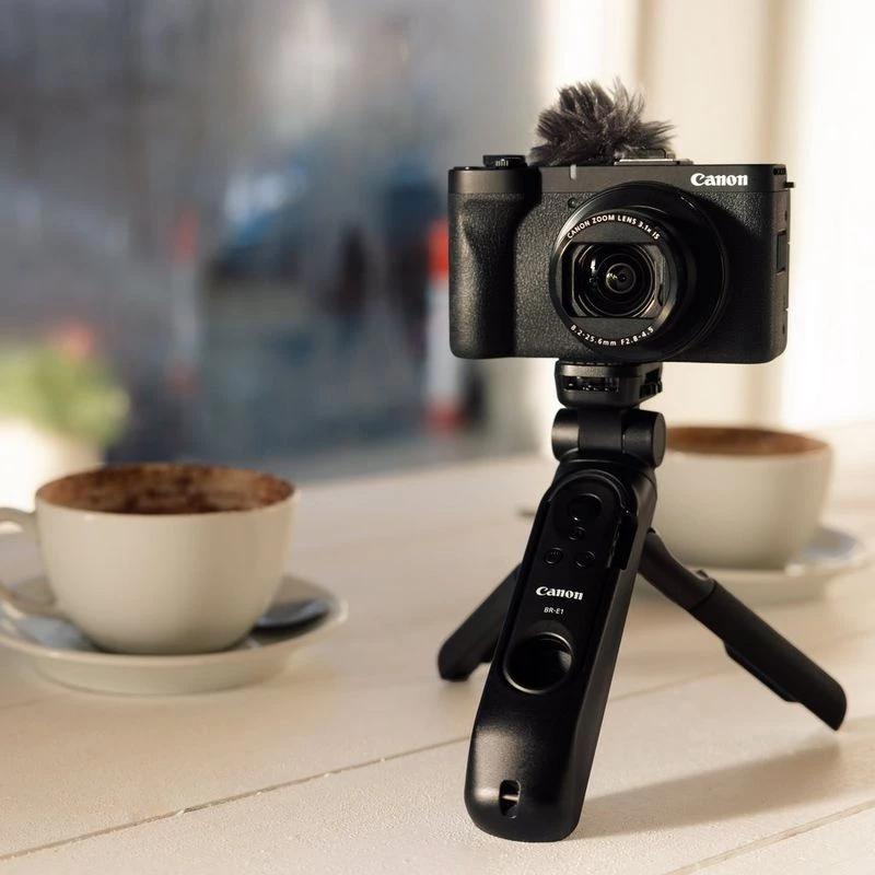 Kompaktkaamera Canon PowerShot V1 Premium Vlogger Kit — 22,3 MP, 1/4-tolline CMOS, 4K UHD, 3,1-kordne optiline suum, 3-tolline puuteekraan, must